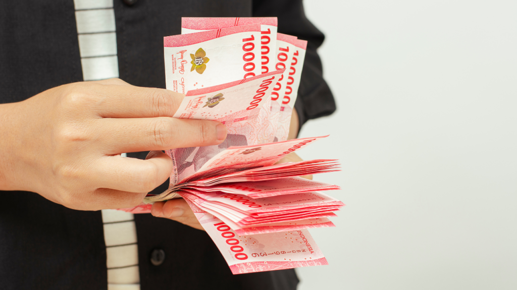 Gaji Rendah Pajak Tinggi, Mengapa Hidup Rakyat Makin Berat?